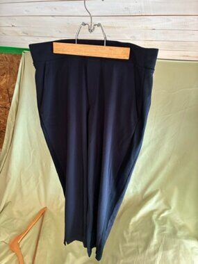 Navy Blue ATHLETA  Brooklyn Mid Rise tapered Pants, Textured stretch , size 8/P